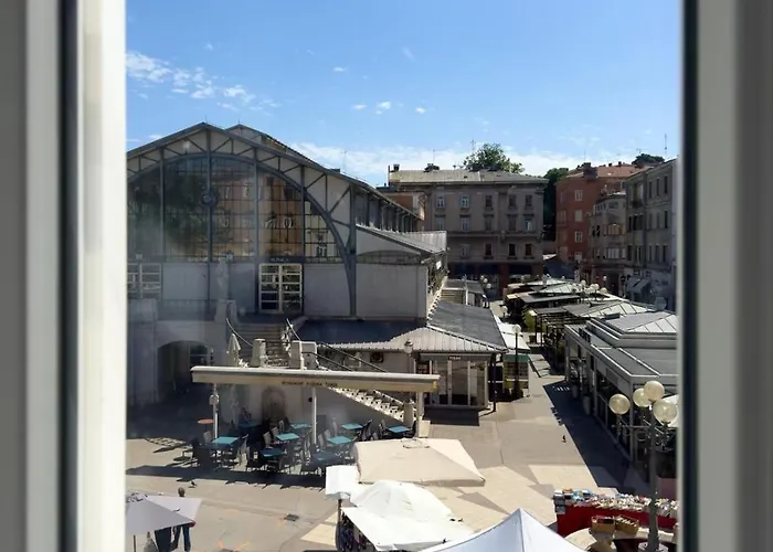 Διαμέρισμα Center *