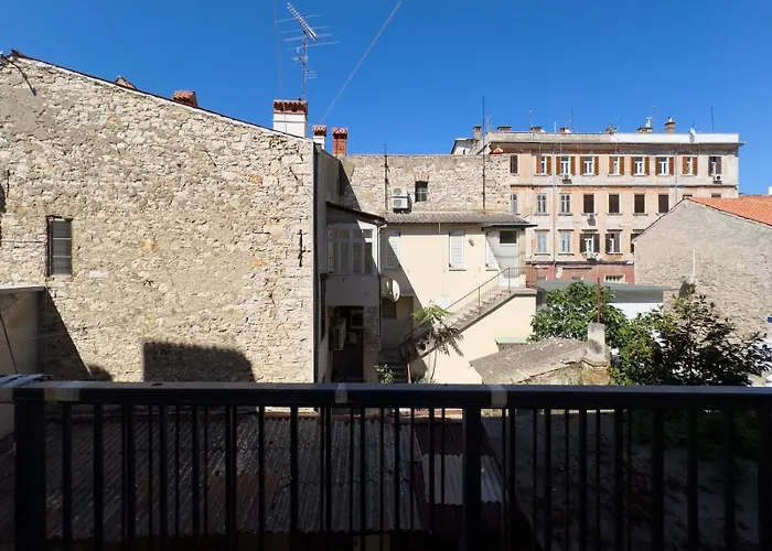 Διαμέρισμα Center *